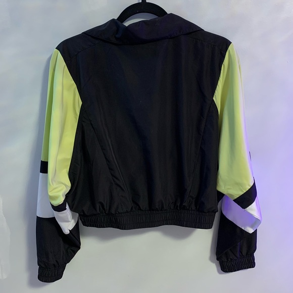 Trendy Cropped Windbreaker - Picture 2 of 4